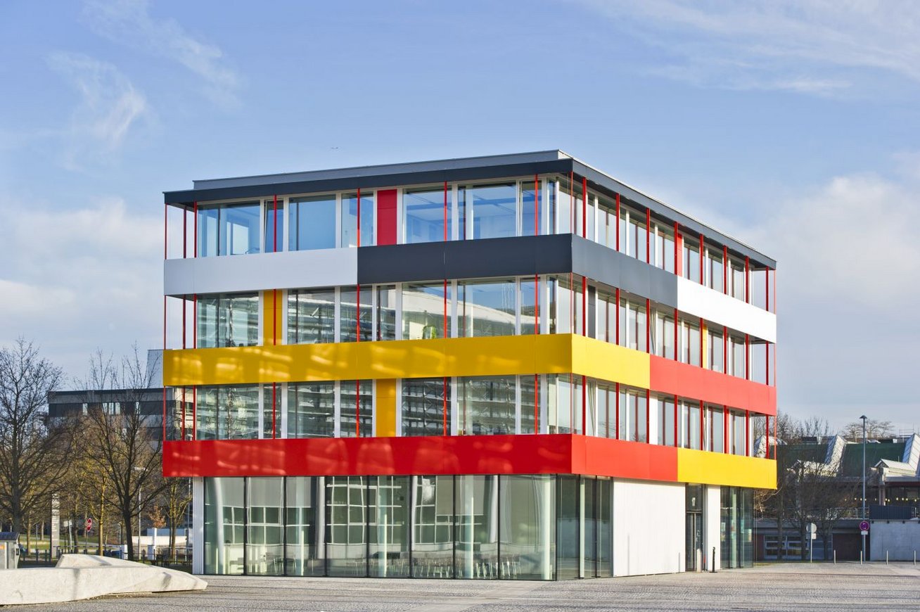 Das Gebäude des Exzellenzzentrums in Garching, in dem u.a. die IGSSE untergebracht wird.